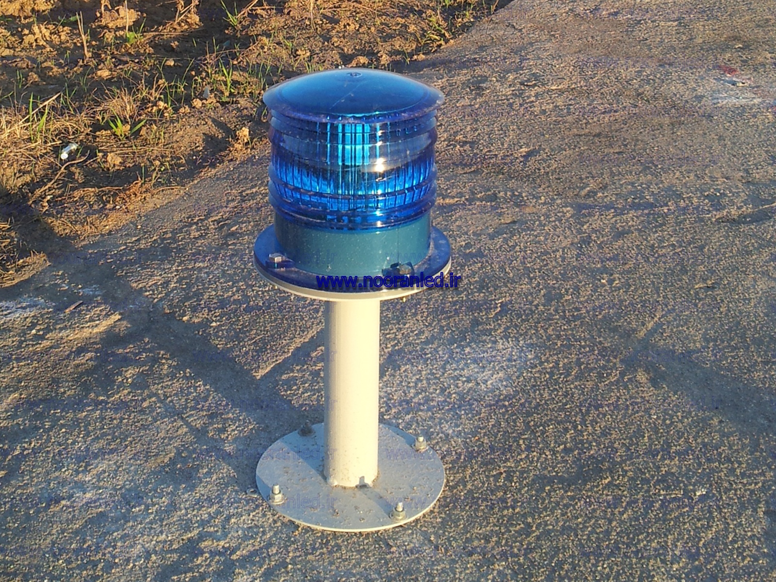 چراغ دکل خورشیدی