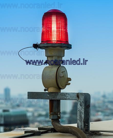 چراغ سر دکل خورشیدی